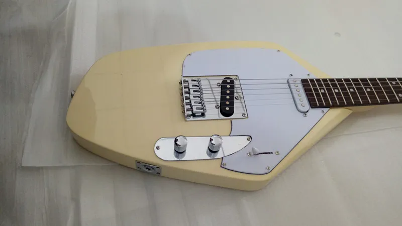 Nadir şekilli 6 dizeleri gözyaşı damla krem ​​elektro gitar akçaağaç boyun gülağacı klavye, tremolo köprüsü, beyaz pickguard