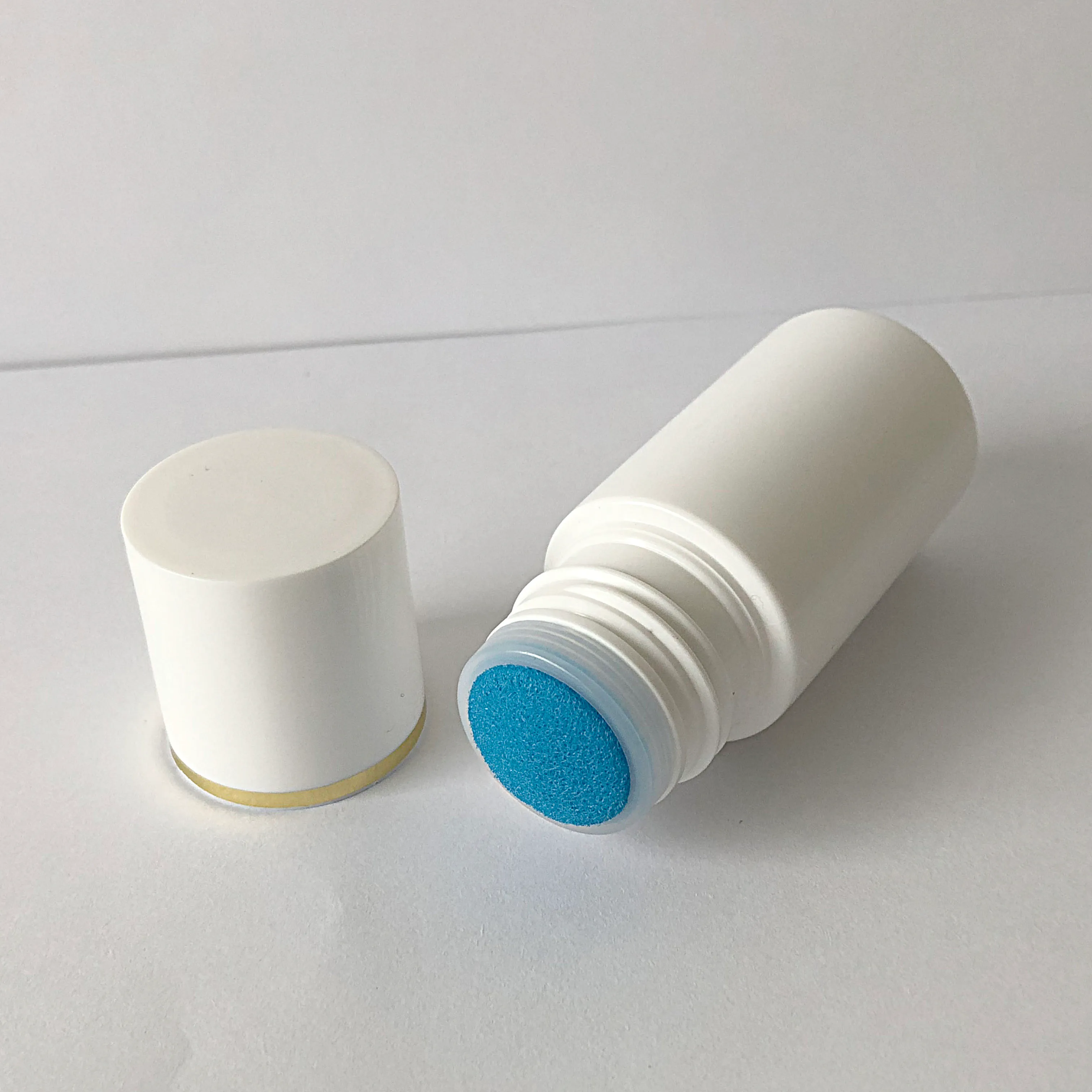 20g 20ml 빈 흰색 플라스틱 스폰지 어플리케이터 액체 병 HDPE 근육 통증 완화제 블루 스폰지 헤드와 함께