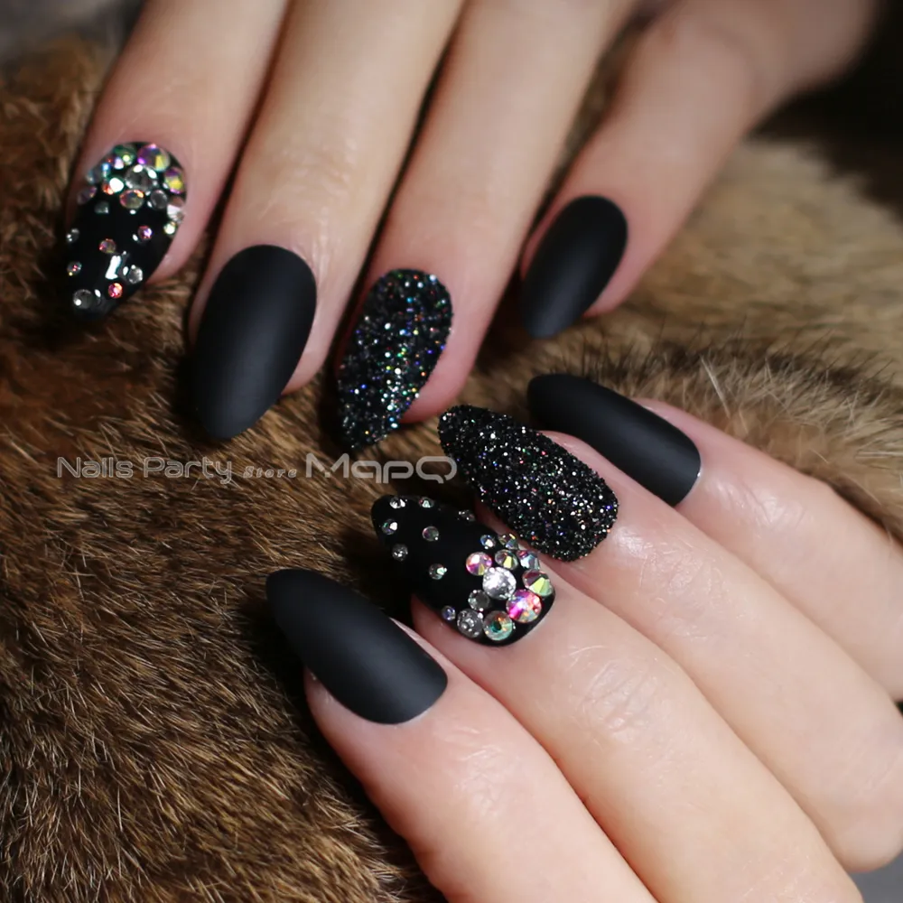 black glitter Nails - Nägel in schwarz glitzer mit Skelletblatt