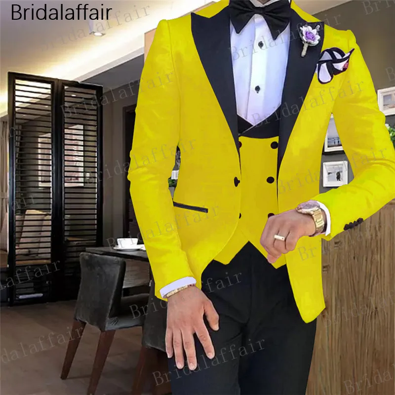 Gwenhwyfar Tide Erkekler Renkli Moda Düğün Suits Artı boyutu Sarı Pembe Yeşil Mavi Mor Ceket Pantolon Yelek 3PCS Smokin Takımları