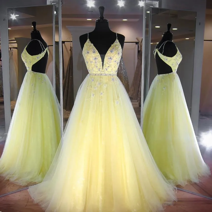 Yellow Quinceanera Suknie Sweet 15 Suknia Balowa Koronki Tulle Koraliki Cekiny Spaghetti Paski Backless Debiutante Suknie Vestidos DE 15