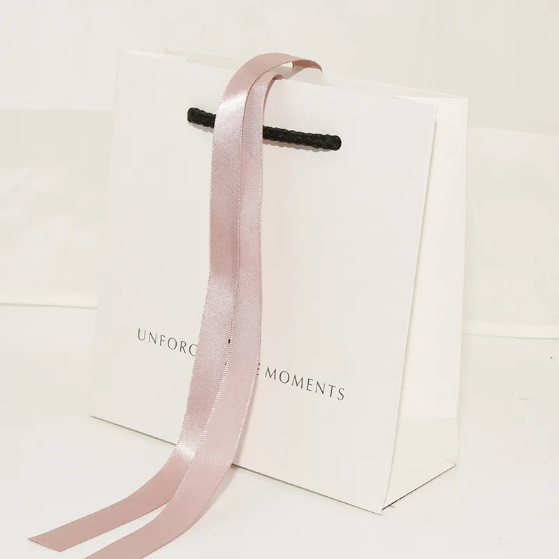 Wholesale handbags on sale and jewelry