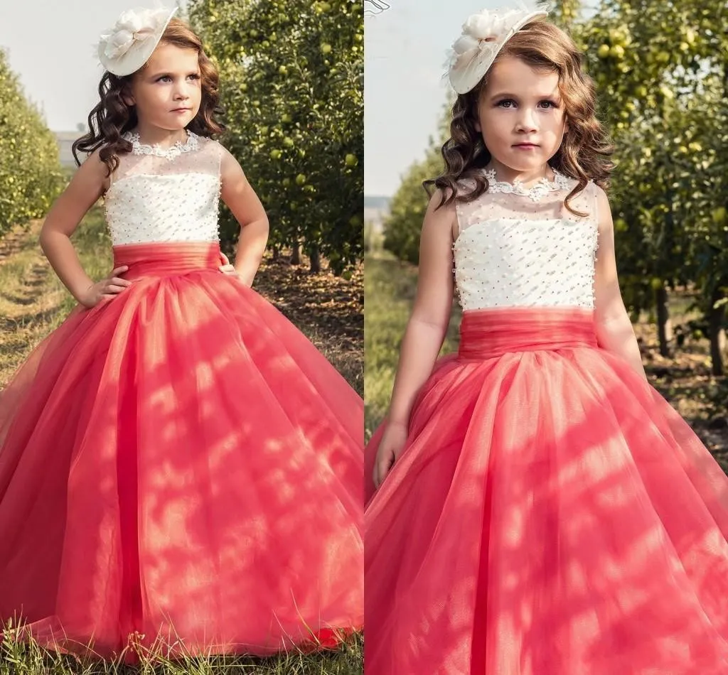 2023 Princesa Coral Flower Girl Vestidos Champagne Sheer Neck Lace Frisado Sem Mangas Espartilho Voltar Tulle Criança Pageant Vestidos Flor Girl Vestidos de Noiva