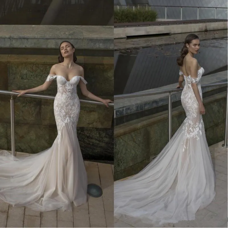 Nieuwe Riki Dalal off-shoulders lieverd zeemeermin trouwjurken met witte kanten appliques tule strand bruidsjurk