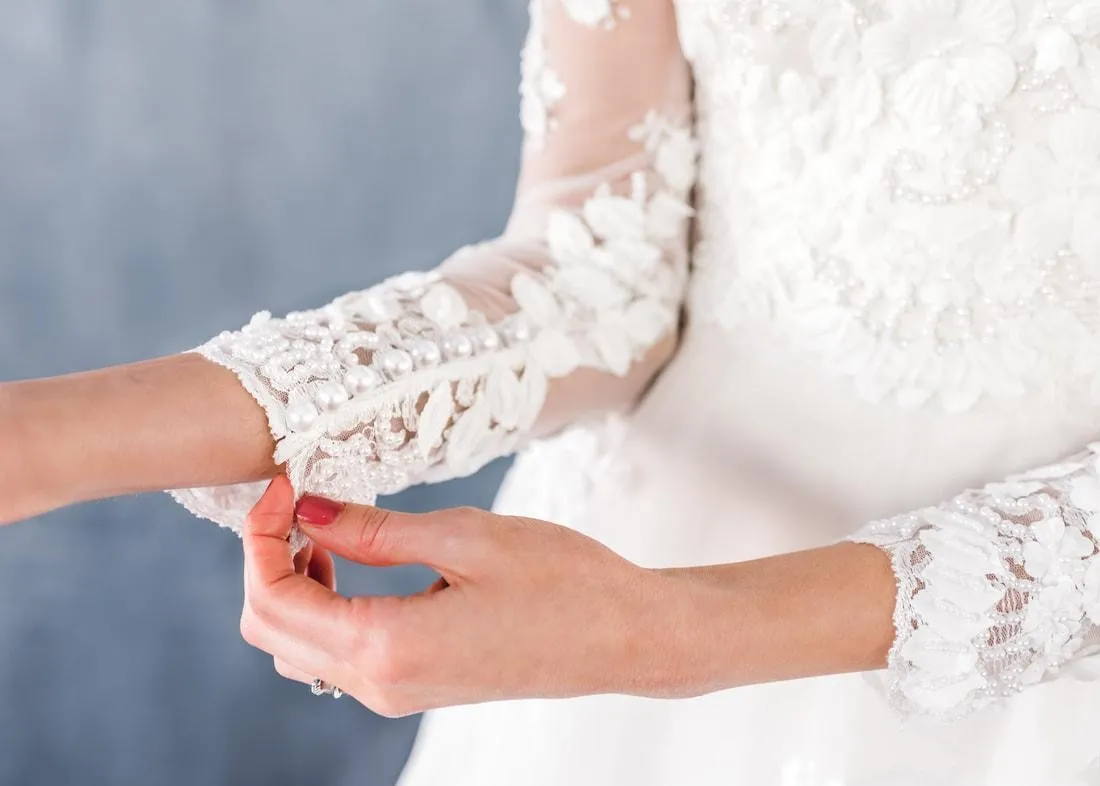 DHgate.com:3D Floral Lace Wedding Dresses Long Sleeve Jewel
