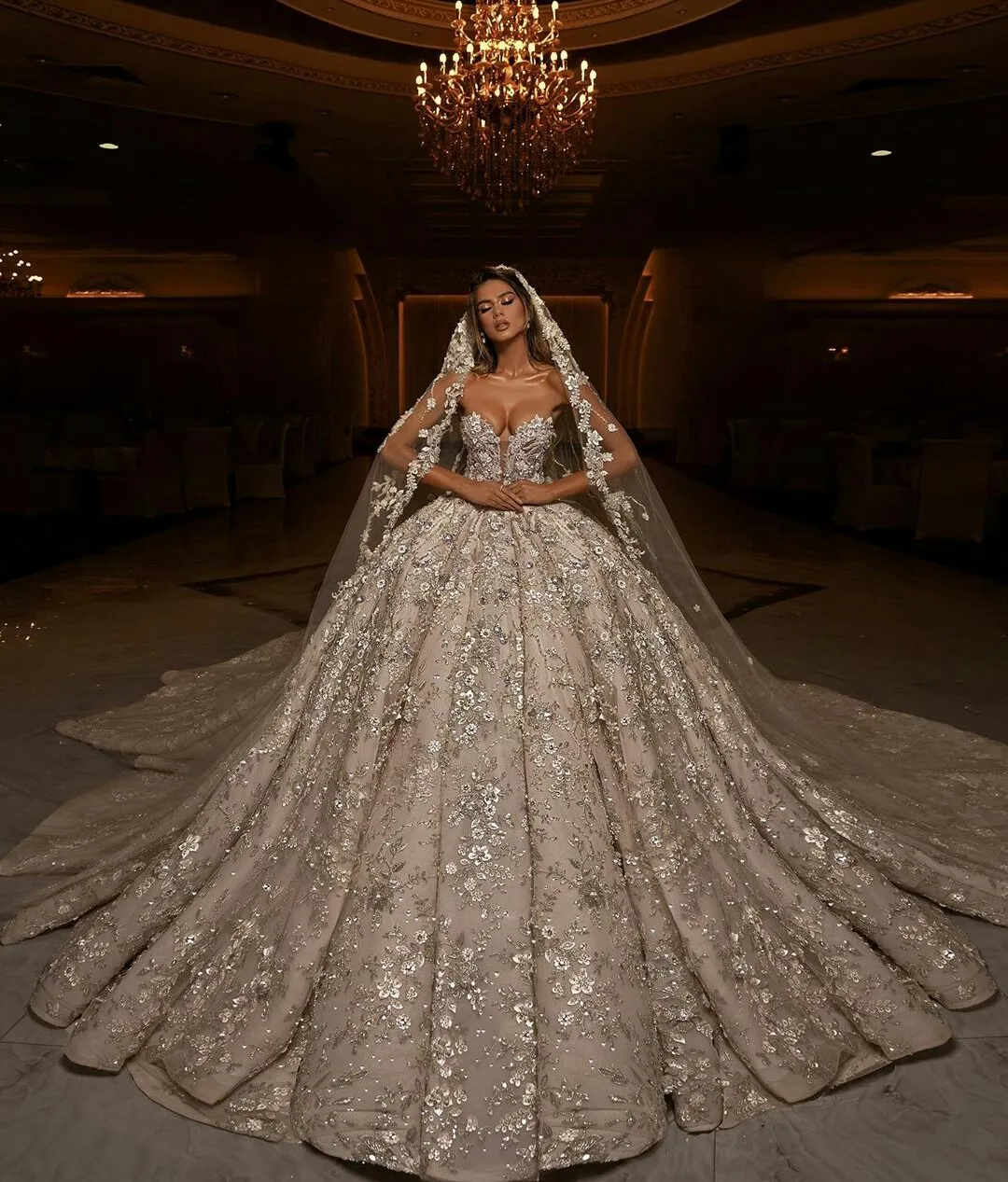 2020 Dubai Luxury Wedding Dresses Plus Size Chapel Train Sweetheart vestido  de novia Appliqued Bridal Wedding Gowns Custom Made