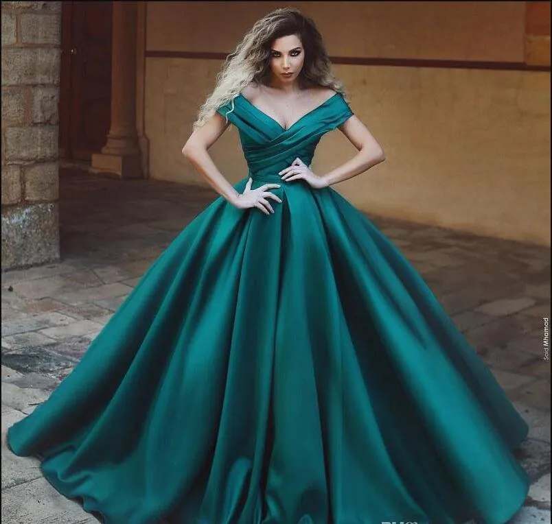 2019 Green Off The Shoulder Evening Dresses v neck Pleated Satin Floor Length Ball Gown Formal Prom Gowns Saudi Arabic Party Dresses