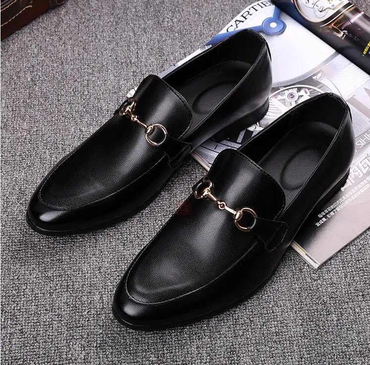 Fashion Herren lässige Ladung Leder Slip-On-Kleidungsschuhe handgefertigt rauchen Slipper Männer Flats Hochzeitsfeiern Schuhe Plüsch Größe