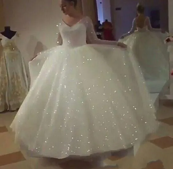 2019 nouvelles robes de mariée robe de bal sexy col en V manches longues paillettes bouffantes dos ouvert longueur de plancher plus la taille robes de mariée sur mesure