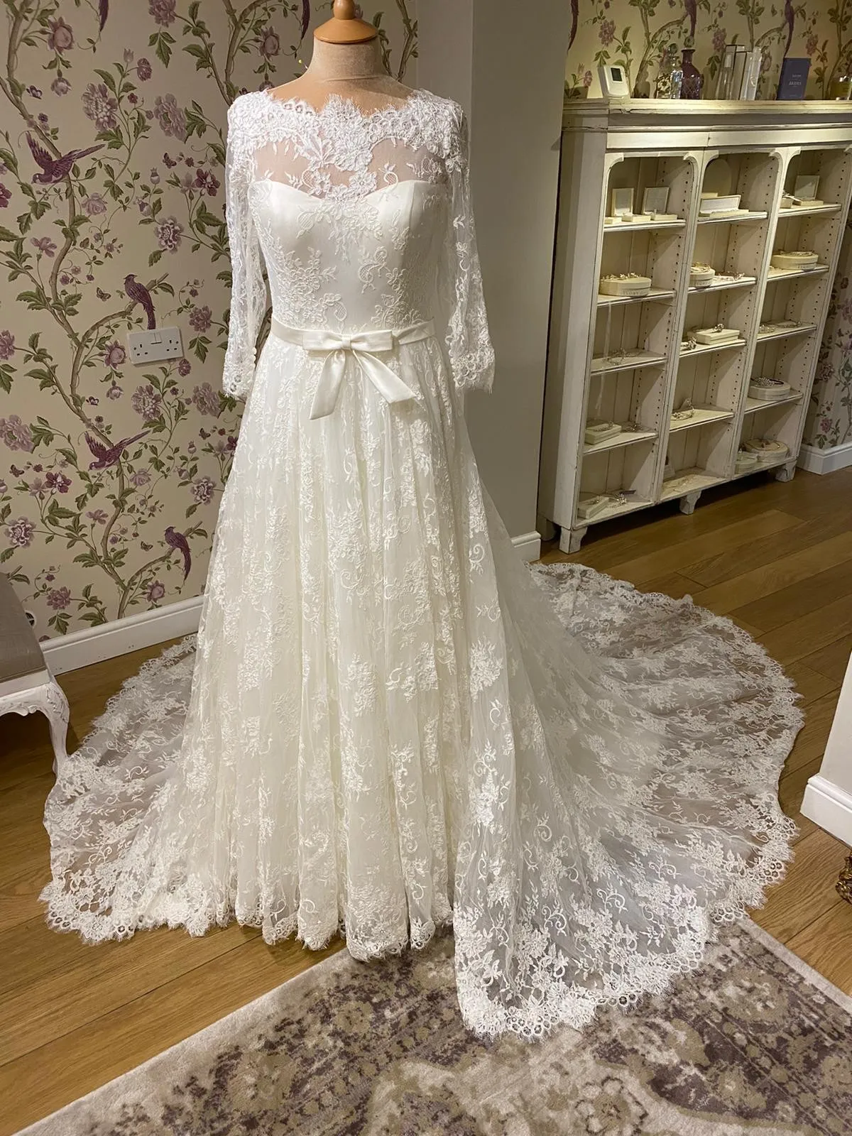 Volledig kant Trouwjurken 2020 Ballgown 3/4 Lange mouwen Romantische Robe de Mariage Huis bedekte knopen Terug Vestidos de Novia Chapel Train