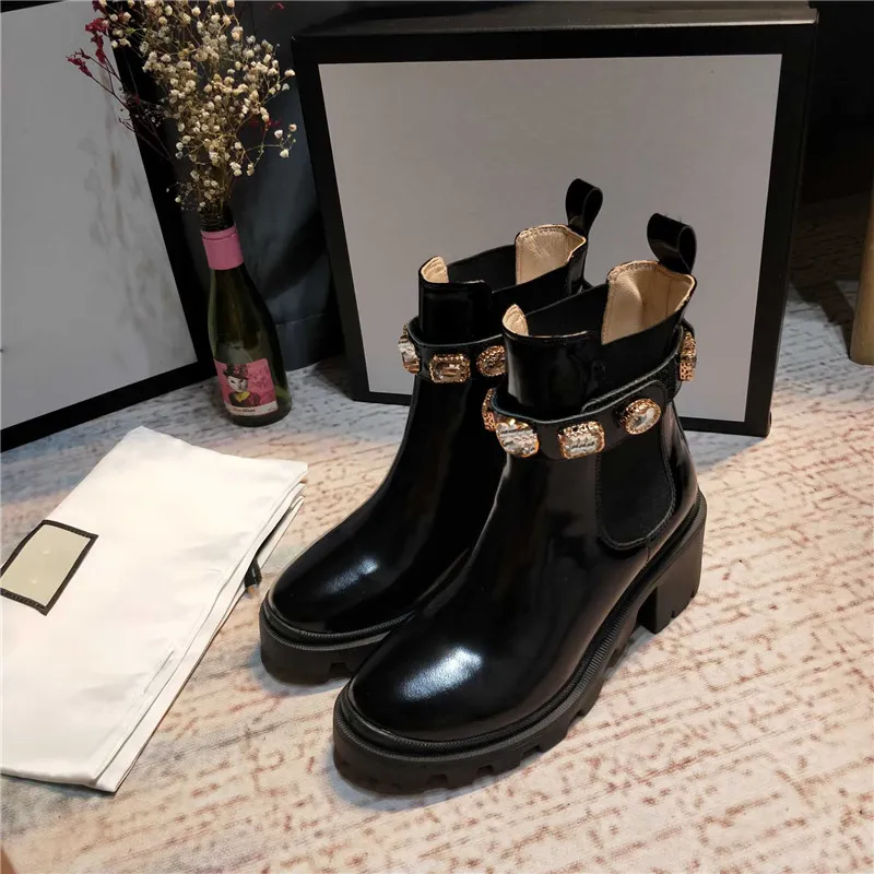 Botas de moda Zapatos para mujer Tacones de lujo Bota de invierno Martin Botines para la nieve Amantes de la fiesta Zapato de cuero bordado negro botines tacón cuero mujer Bota de alta calidad