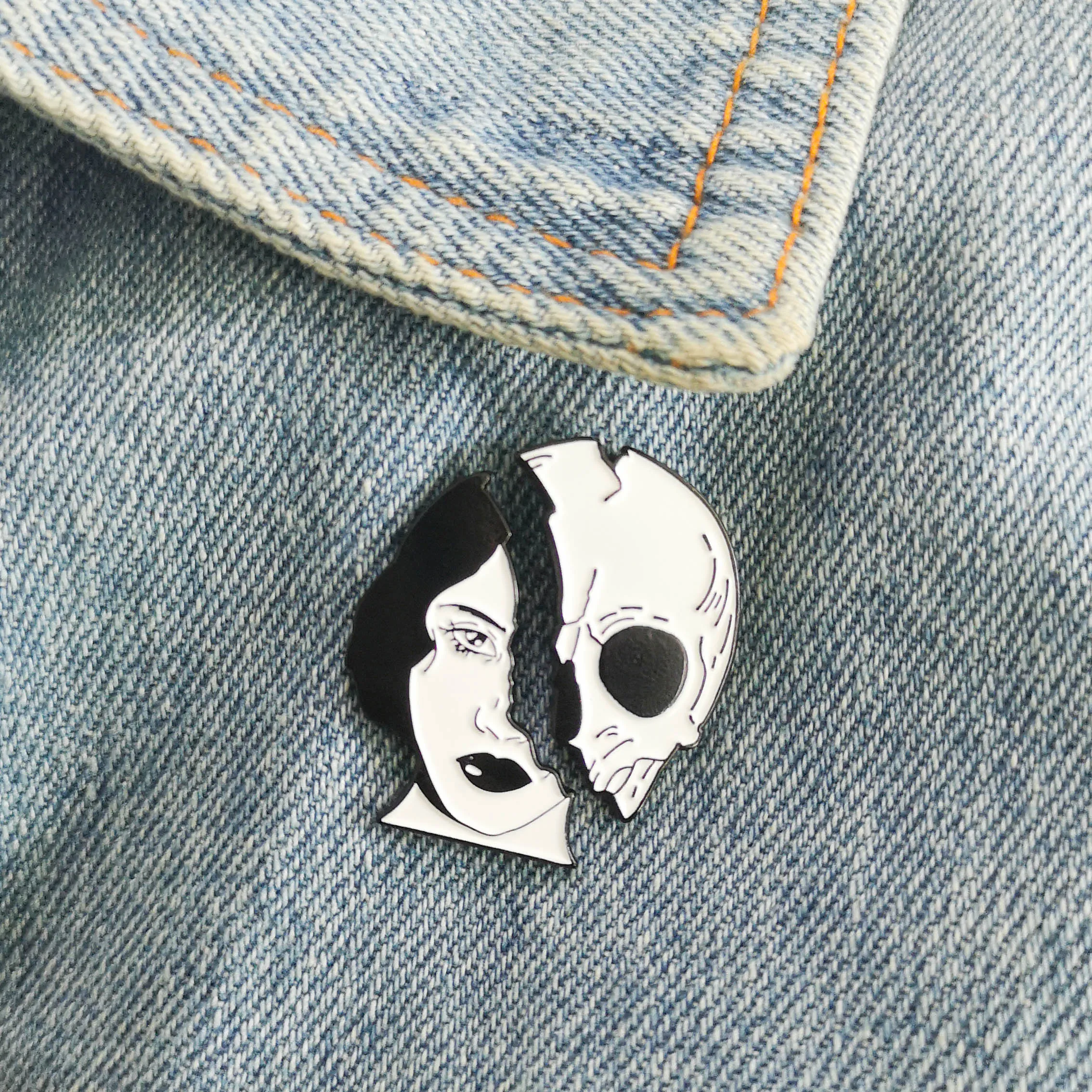 Nieżywych kochanków Kobieta Szkielet twarz Emalia Szpilki Niestandardowe Czaszki Broszki Broszki Odzież Lapel Pin Badge Punk Cool Jewelry Prezent