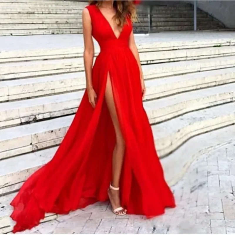 2019 semplice abito da sera rosso sexy chiffon rosso con scollo a V spacco laterale una linea abiti da ballo sexy a gamba aperta estivi economici