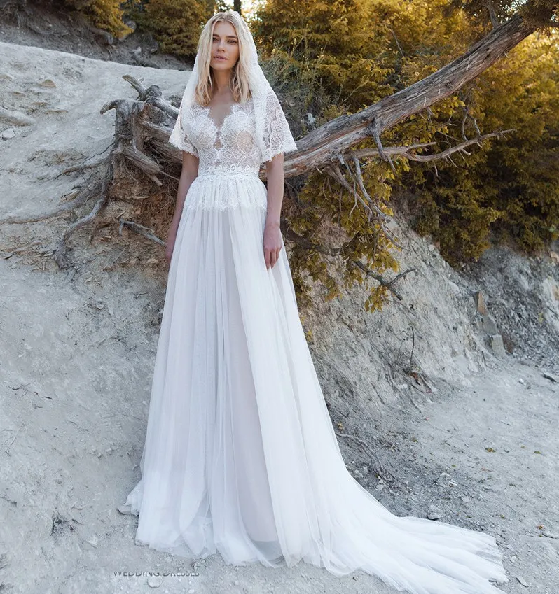 Elegant A Line Lace Bröllopsklänningar Sheer Bateau Neck Kortärmad SEEV KNAPPAR BACK Tulle Sweep Train Robe de Mariée