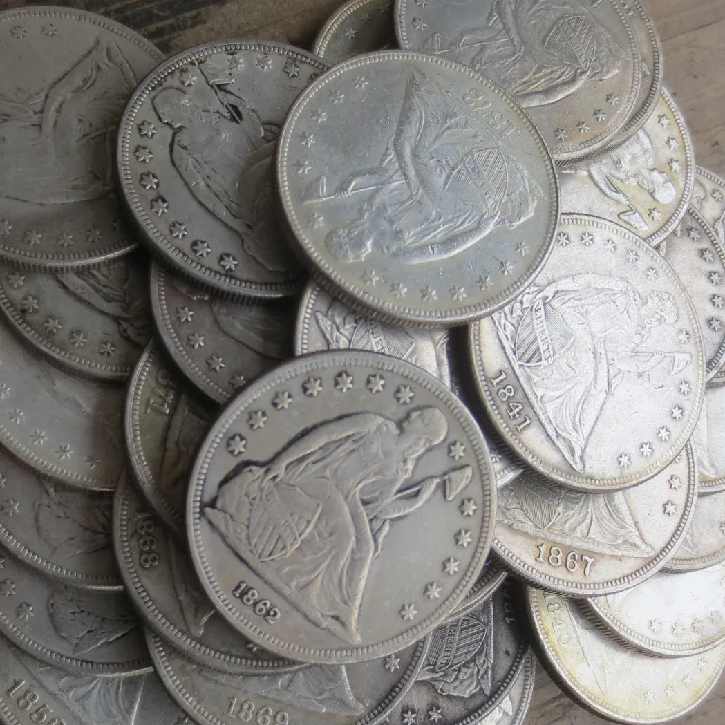 GANZER SATZ VON (1840-1873) -P-S-O-CC 46-teiligen, versilberten Kopienmünzen des sitzenden Liberty-Dollars