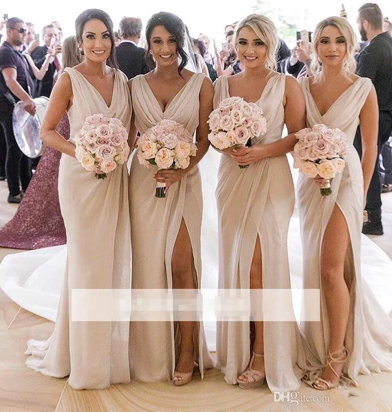 2020 Sommarbröllop Chiffon Ivory Bridesmaid Dress Sexig Front Split V Neck Maid of Honor Gown BM0203