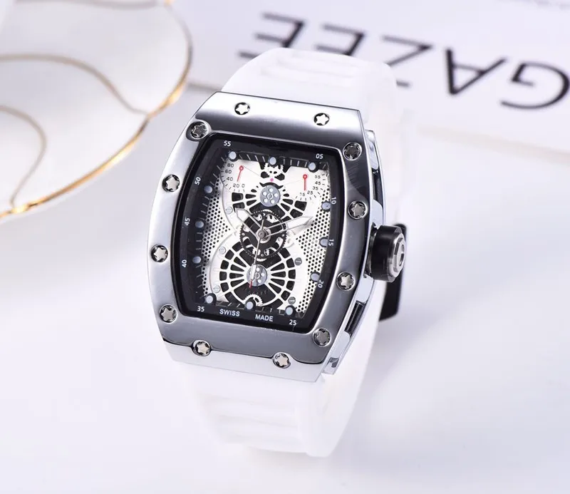 2020 new skull sports watch set auger retro series leisure fashion quartz watch men and women4