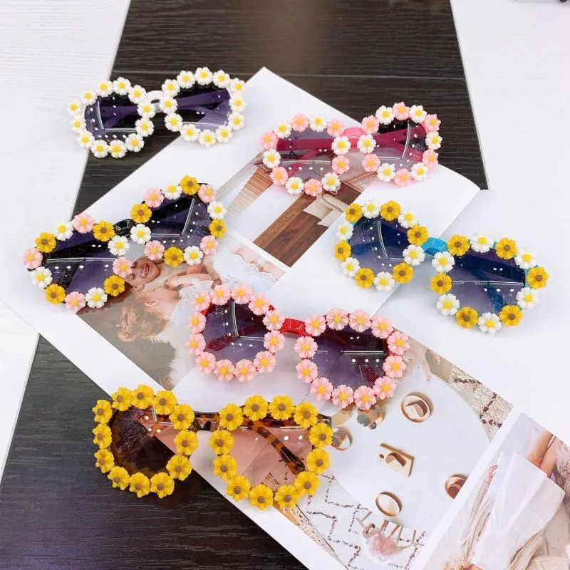 YABIU NOVO ATRAVÉS DO ANOU LOUTO DAISY BEBÊ Óculos de sol para Chilren Decoração ao ar livre Photo Glasses Kids Sun Copos For Girls