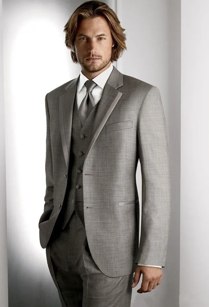 Smoking dello sposo grigio chiaro nuovo di zecca Notch bavero Groomsmen Abito da sposa uomo stile Giacca uomo Blazer Abito 3 pezzi (giacca + pantaloni + gilet + cravatta) 861