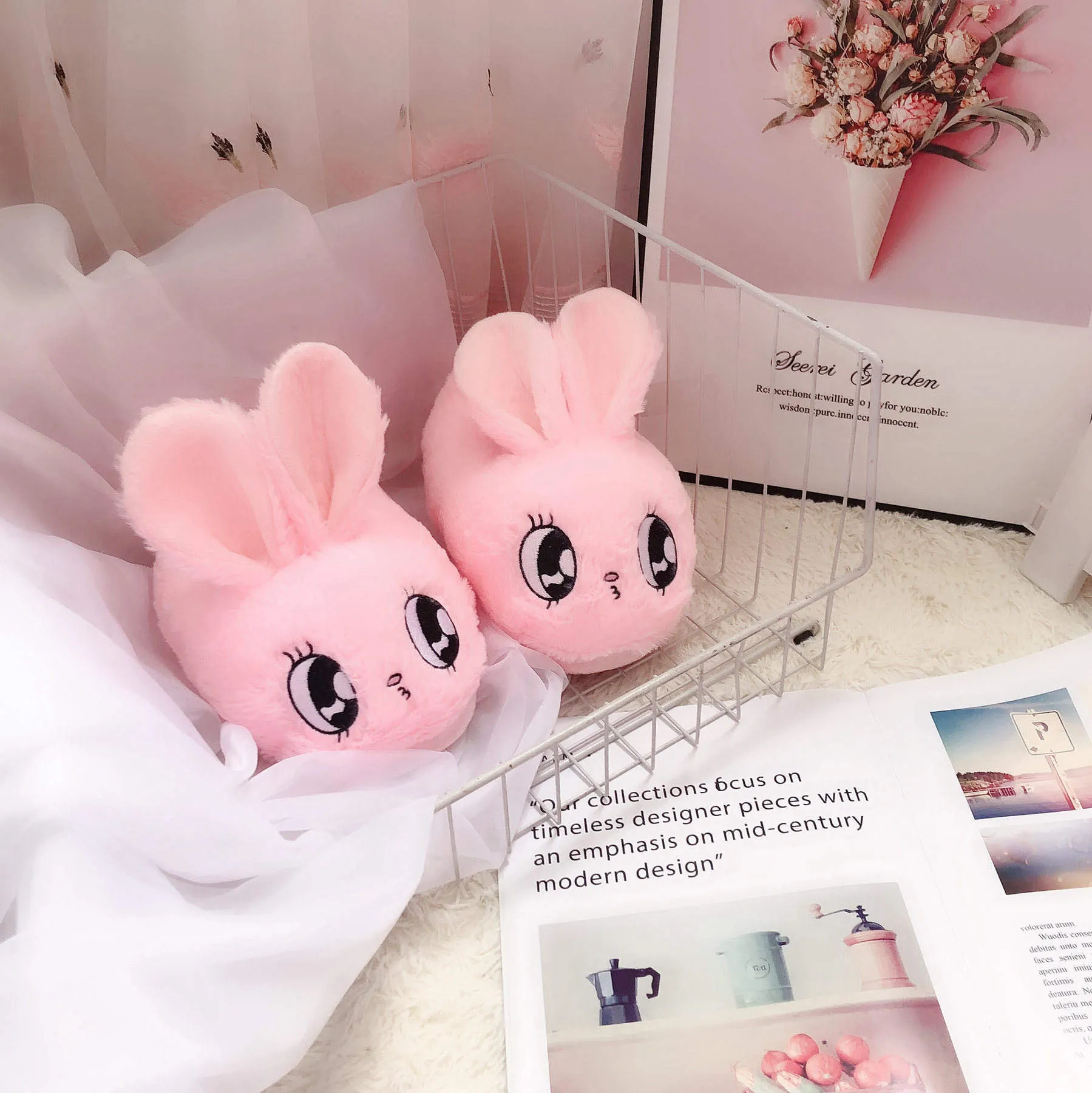 Slippers de lapin rose pantoufles de peluche animale mignonne flou