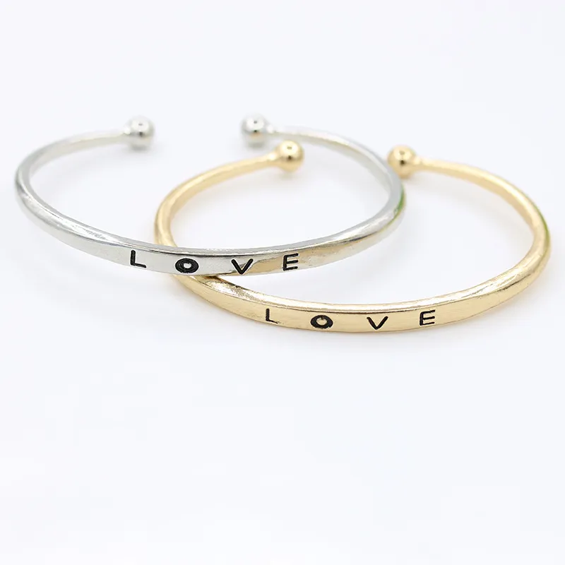 Braccialetti rigidi con parole d'amore placcate in oro argento da donna dal design popolare per il regalo di Natale