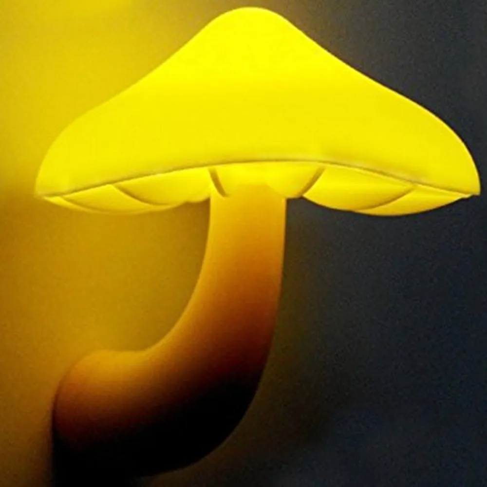 Luz nocturna romántica LED con sensor de ahorro de energía en forma de seta con enchufe amarillo 4990278