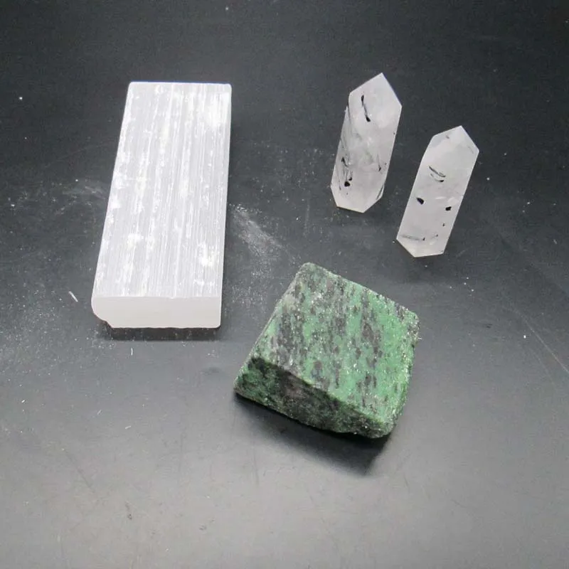 1 pcs selenito Fatia add 2pcs Natural Cristal Turmalina Negra Quartz ponto, adicione Mineral Rubi Em Fuchsite Crystal Stone