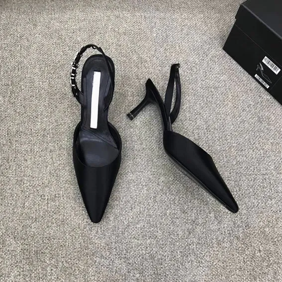 Kvinnors sexiga designer Gladiator Single Shoes Pointed Women's Letter Formella skor Patent Leather Matte High 7cm Italy Brand Sexig Extreme High
