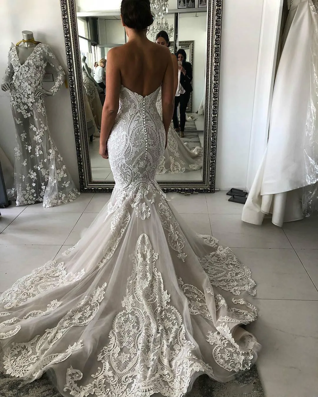 Stunning Mermaid Lace Wedding Dresses Sweetheart Neck Appliqued Bridal  Gowns Covered Buttons Back Sweep Train Trumpet robe de mariée