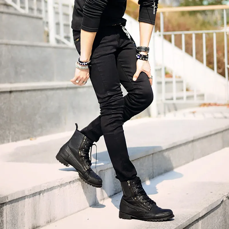 Mode-Hot Selling Mens Koreaanse Designer Zwart Slanke Fit Jeans Punk Cool Super Skinny Broek met ketting voor man