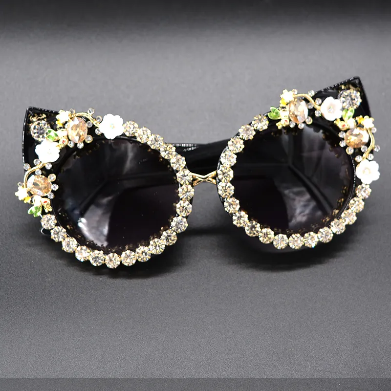 Wholesale-Vintage Cat Eye Baroque Style Sunglasses 2018 New Women Fashion Personality Style Crystal New Brand Designer Retro Sun Glasses