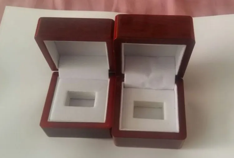 Caja de vitrina para anillos de campeonato Caja de madera para campeonato (madera, 1 orificio) 65**65*45 mm y 50 * 65 * 65 cm Rojo