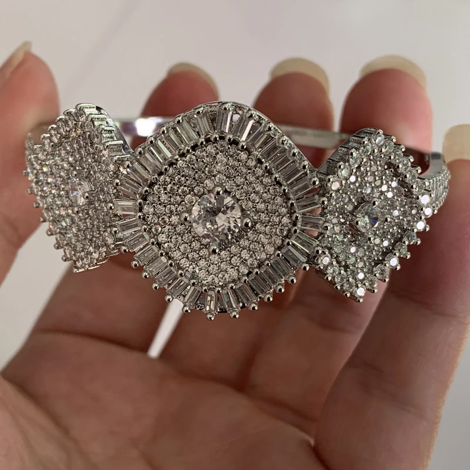 Koronna bransoletka ślubna Oszałamiająca luksusowa biżuteria 925 srebrna napełnienie księżniczki Cut White Topaz CZ Diamond Party