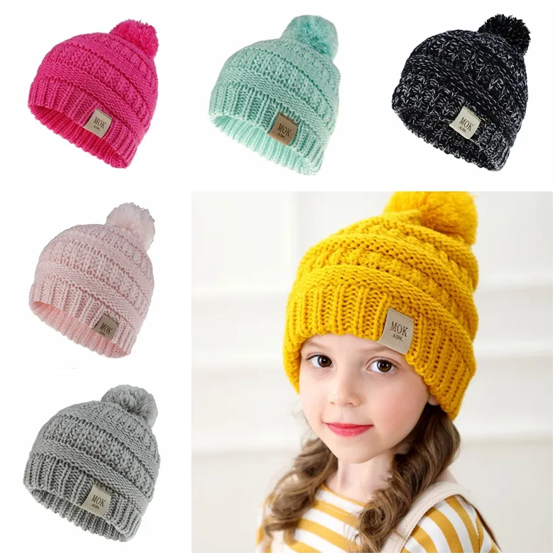 Neues Design für Kinder Beaniehüte feste Hut Stricken Farbe Kinder häkeln Pompon Mok Buchstaben Babyjungen Mode Winter warme Mütze Accessoires