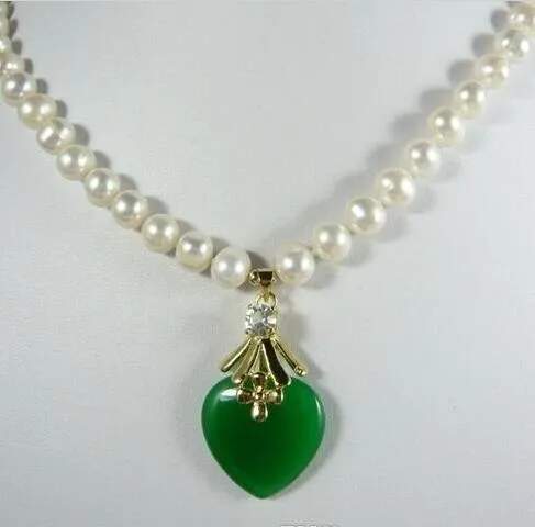 Bastante 7-8mm blanco perla + Corazón Verde jade 18''