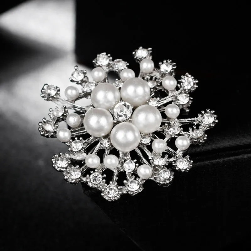 Mode Bride Bröllop Pearl Crystal Flower Brosches Pins T Shirts Jackor Coat Lapel Decor Women Girl Smycken