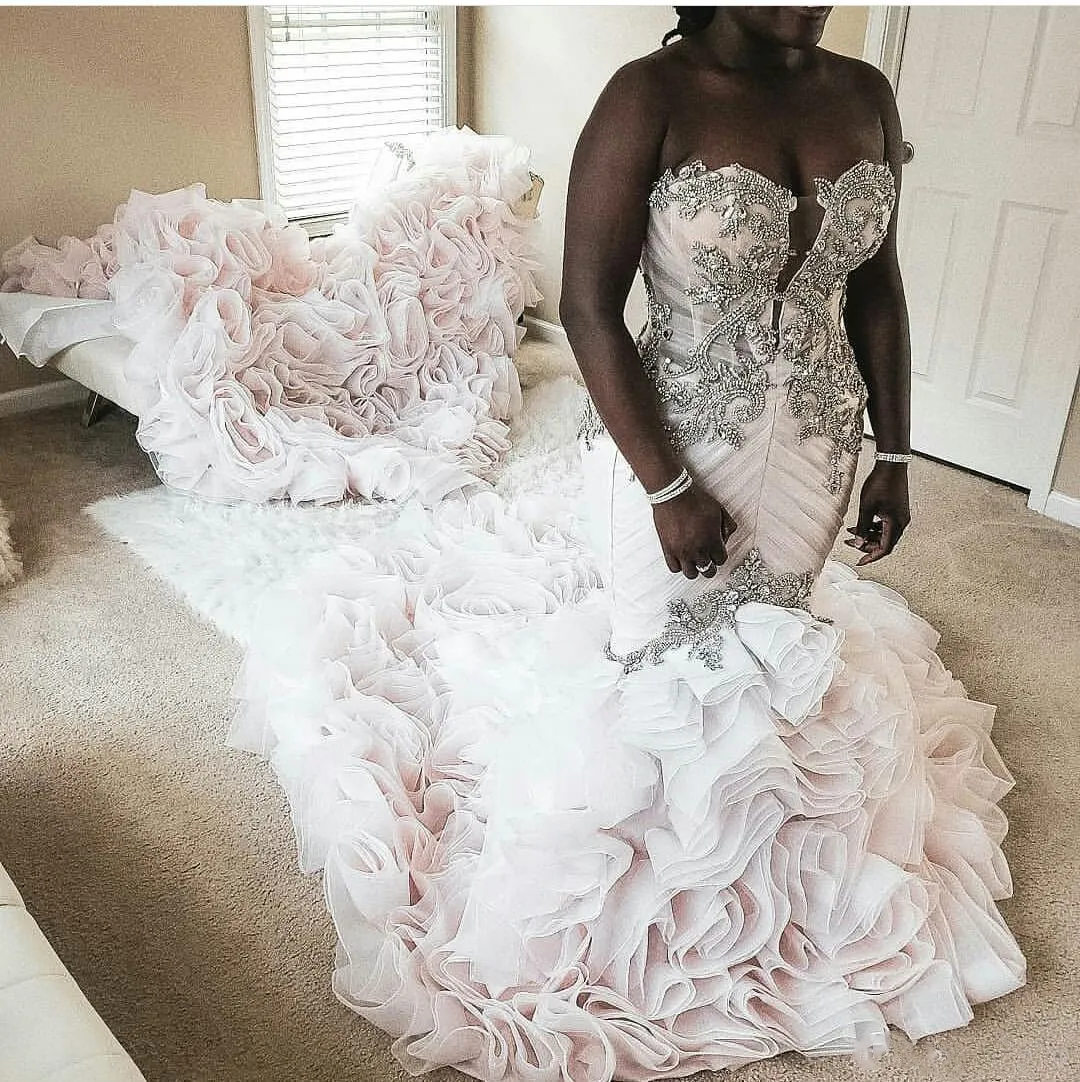 Abiti da sposa a sirena africani taglie forti Perline Gonne a balze con applicazioni Abiti da sposa a tromba Abito da sposa vintage su misura da spiaggia