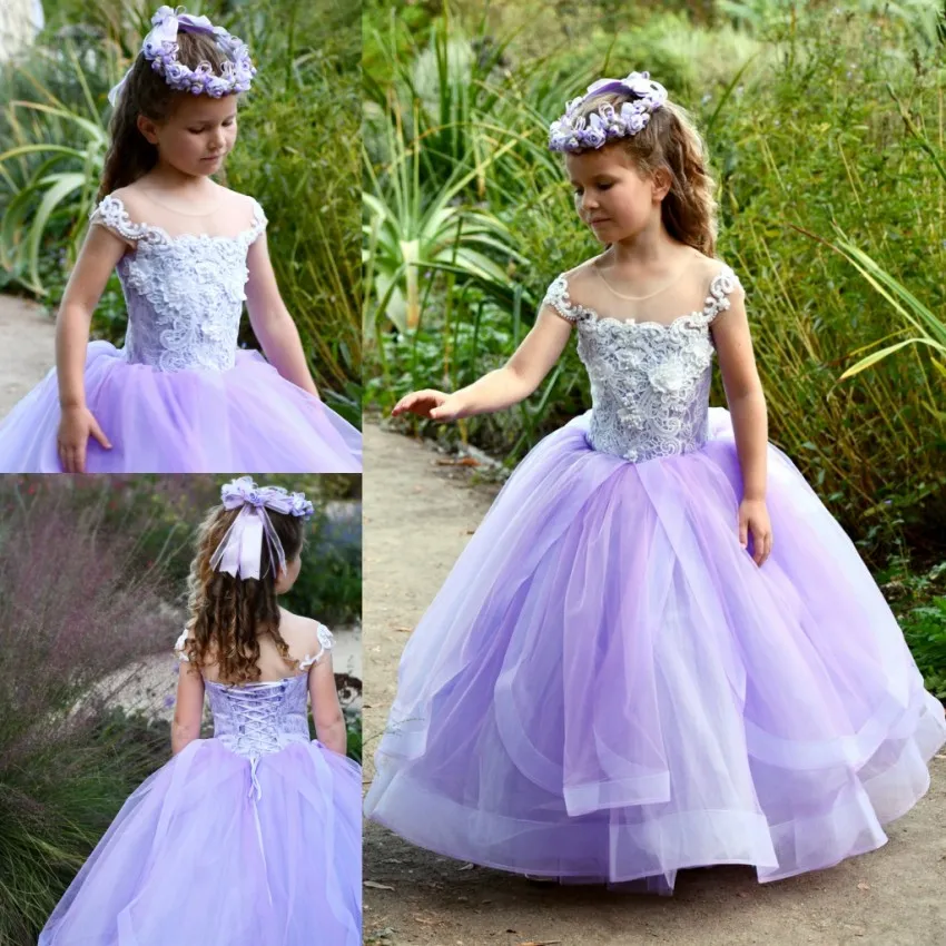 Incroyable robe de bal en dentelle Lanvender robes de fille de fleur pour le mariage perlé robes de concours Tulle balayage train appliqué robe de première communion