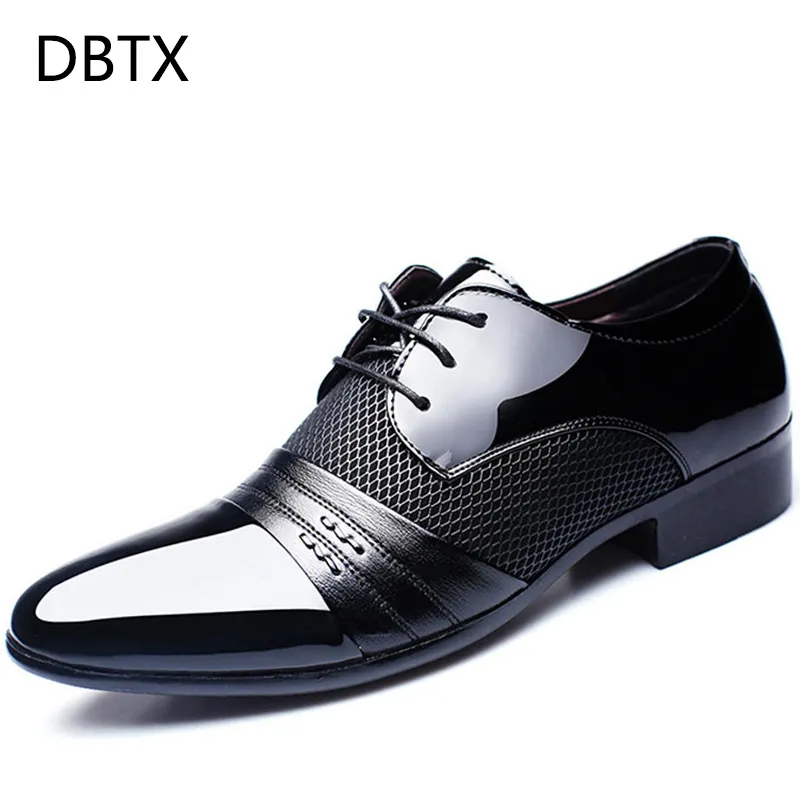 DBTX中空アウト通気性の男性のフォーマルな靴男性のドレスシューズビジネスのための尖ったつま先の特許革オックスフォードの靴
