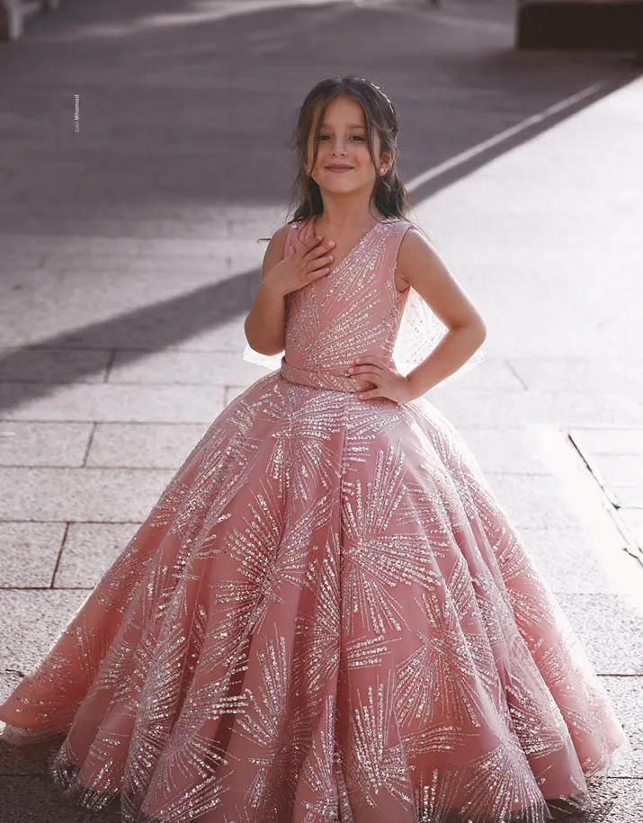 Härliga blommaflickaklänningar Dubai Style Dotter Toddler Pretty Kids Pageant Formal First Holy Communion Gown for Country Garden C2780