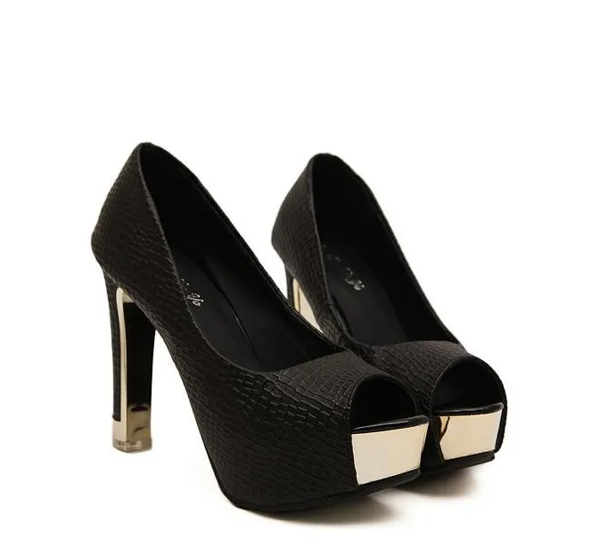 Vendita calda sexy bianco nero piattaforma in metallo décolleté peep toe top in pelle PU scarpe da donna sexy 12 cm tacchi alti scarpe da sposa 2 colori taglia dalla 35 alla 39