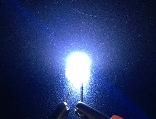 Mélanger la résistance intérieure OEM 9V, chapeau de paille, diode LED de 5mm pour bande lumineuse