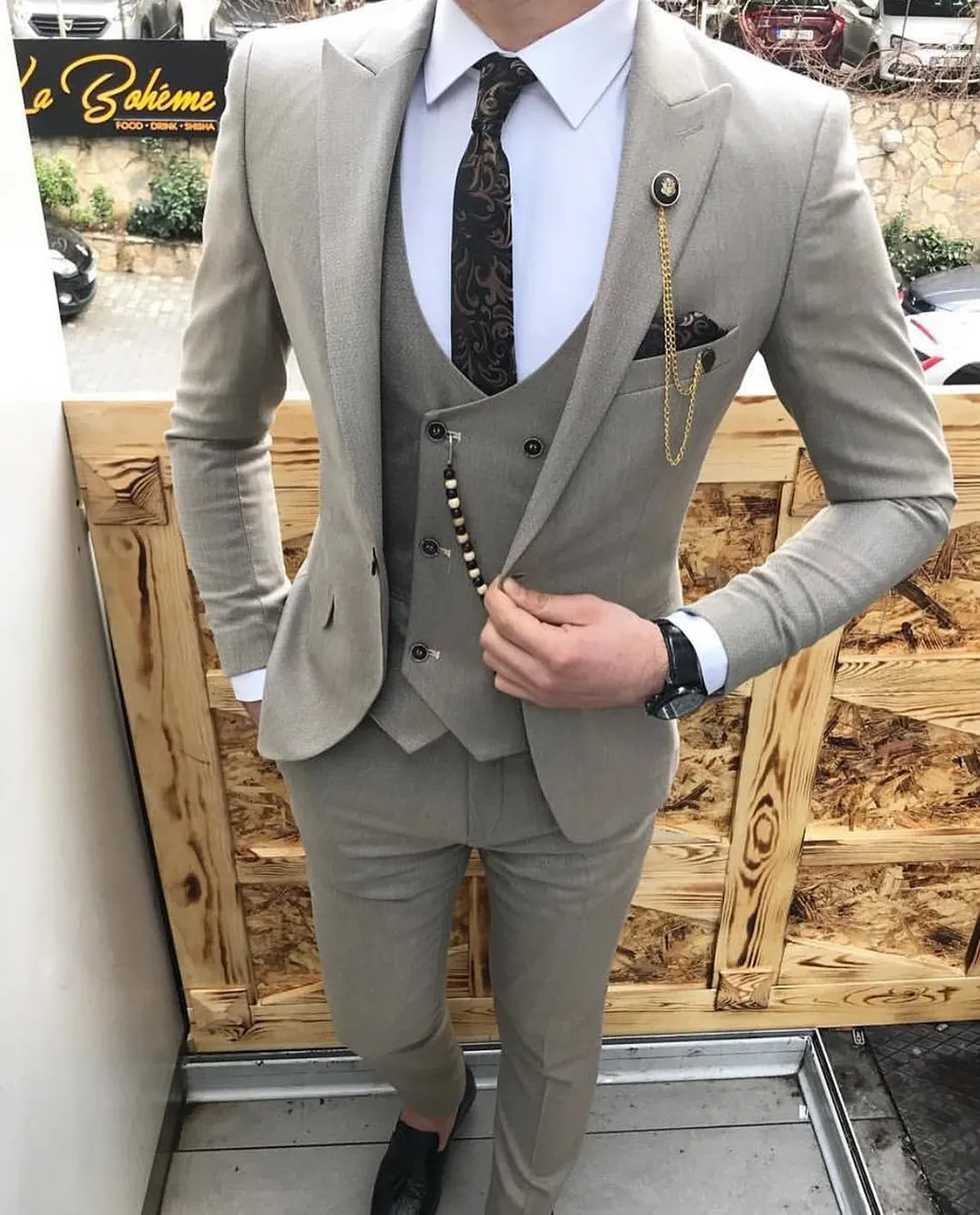 Custom Made Gri Erkekler Suit Çentikli Yaka Slim Fit Damat Smokin Groomsmen Suits Blazer Best Adam Resmi Business Suits (Ceket + Pantolon + Yelek)