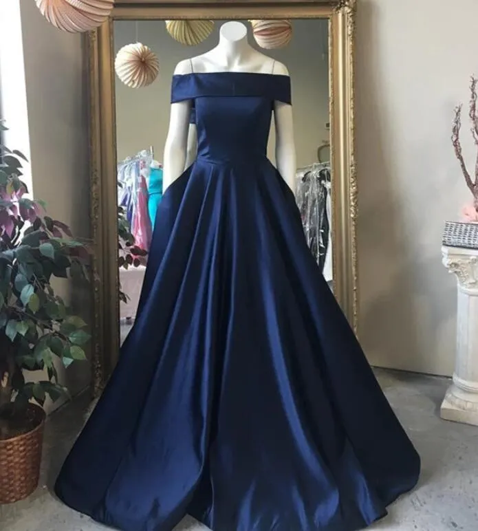 Billiga Satin Navy Blue Prom klär sig av axeln En linje golvlängd Svart Långa Formella Kvällar