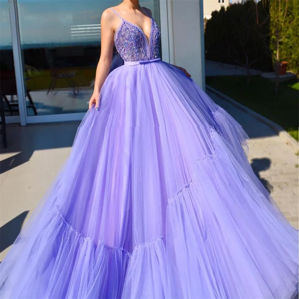 2022 Lavender Evening Formalne Suknie Spaghetti Paski Zroszony Tulle Koronki Długa Prom Suknia Moda V Neck Bankiet Czerwony Carpet Celebrity Sukienka
