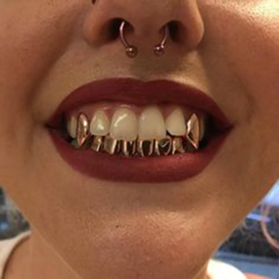 18-каратное настоящее золото Grillz Dental Mouth Fang Grills Брекеты Обычный панк-хип-хоп Up 2 Bottom 6 Зубная шапка для зубов Косплей Костюм Halloween Party Rapper Украшения для тела оптом