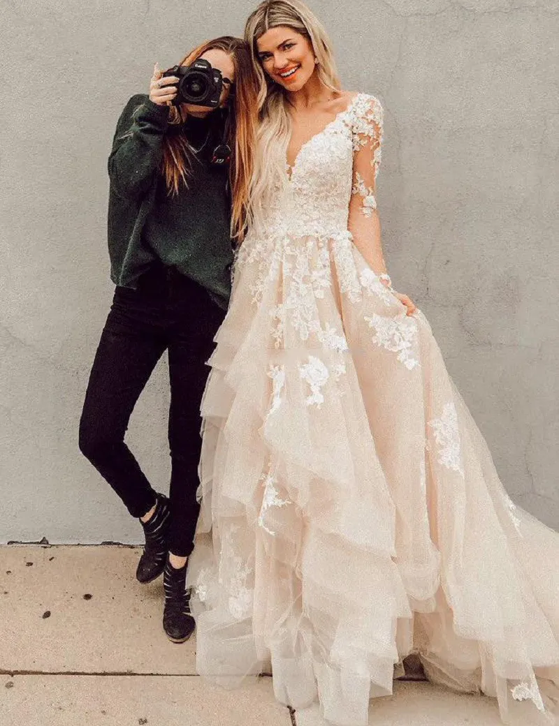 Boho Lace Suknie ślubne Długie Rękawy Tulle Aplikacje Wielopięciowe Ruffles V Neck Court Train Wedding Bridal Gown Robe de Mariee 2020