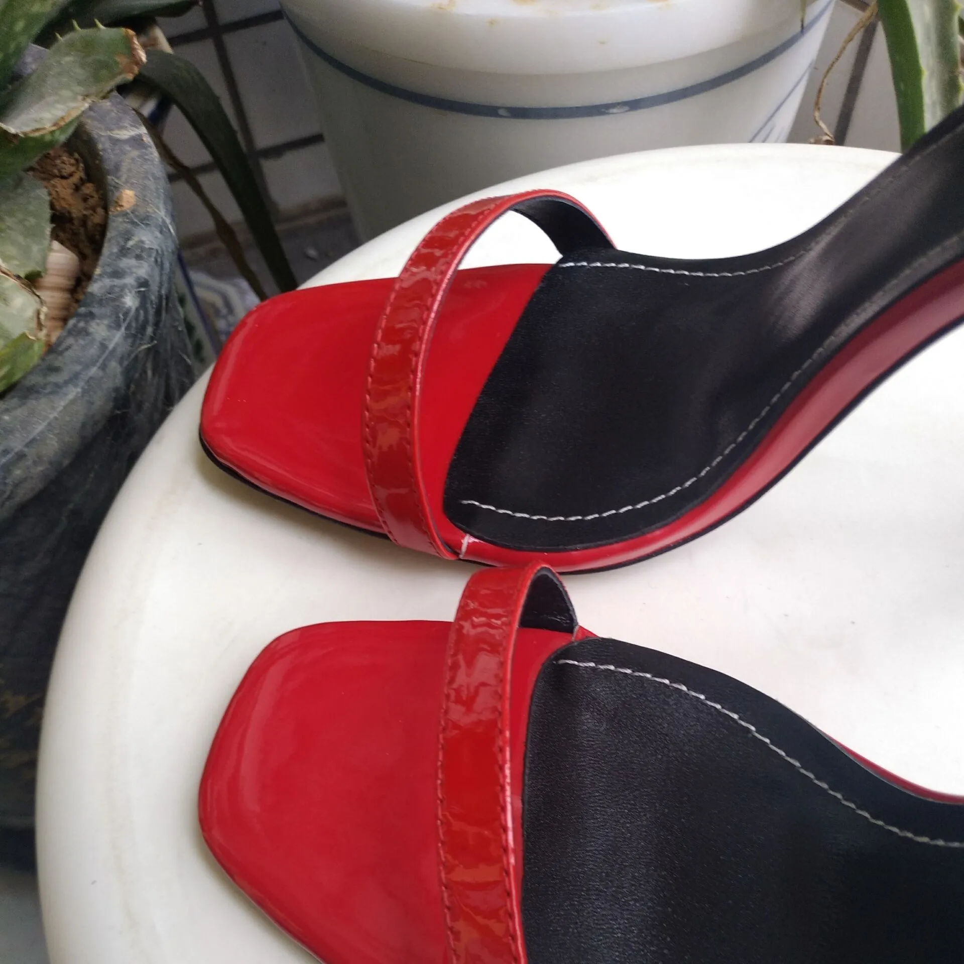 2019 Gorąca Sprzedaż Nowe Klasyczne Sandały High-Heeled Lady Buty Catwalk Klamra Gumowa podeszwa