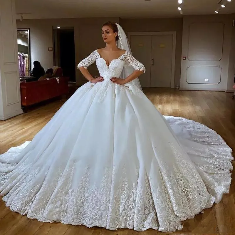 2019 bollklänning extravagant couture bröllopsklänningar från axel halva ärm spetspärlor katedral brudklänningar plus storlek saudi arabisk klänning