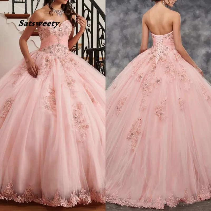 Bel vestito rosa Quinceanera Abito da ballo Sweetheart Pizzo con liste Abiti da festa per ragazze 15 anni